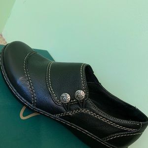 selling shoes because I purchased the wrong size